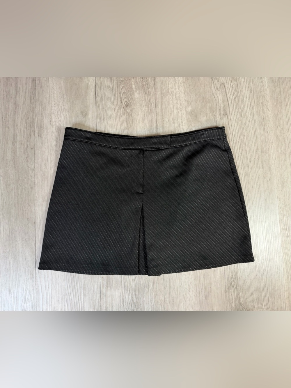 Express Women’s Black Pinstripe Twill Stretch Mini Skirt Zip Closure Small 3/4.